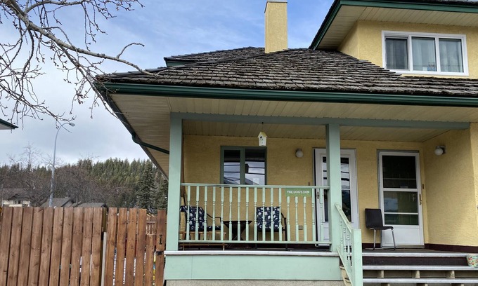 Jasper Bed & Breakfast | Pet Friendly - Short walk to downtown Jasper