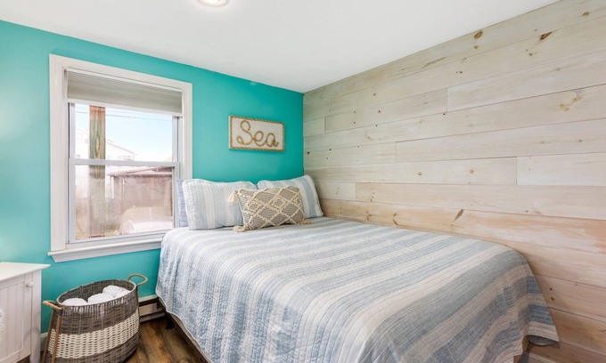 Salisbury Beach Apartment | PET FRIENDLY-Steps to the Beach - 45 Min to Salem, MA - WINTER RENTALS AVAILABLE