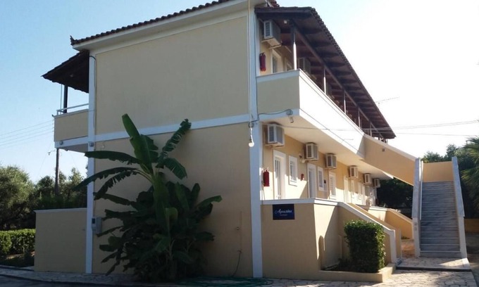 Agrilia Apartment | Pet-Friendly Studio Apartment Aquarius 8 with Sea View