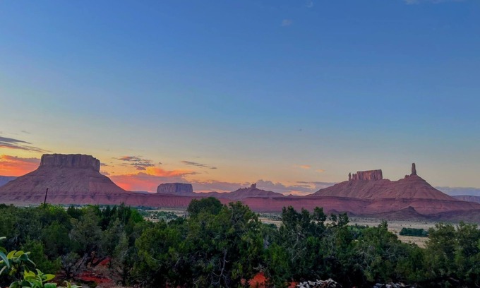 Castle Valley House | Pet friendly tranquil 3-bedroom house in Castle Valley, close to Moab and Arches