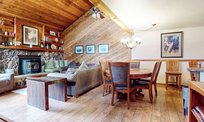 Mammoth Lakes Condo | Pet-Friendly Updated Townhome with Gas Grill, Centrally Located. Pool On-site