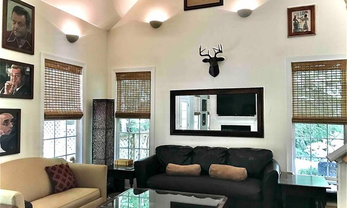 North Raleigh House | Pet Friendly & Walking Distance to Falls Lake