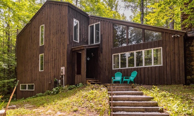 Campton House | Pet Friendly Waterville Estates Rental walking distance to Recreation Center with pools