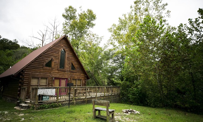Slade Cabin | Pet friendly, with a new hot tub. Overlooks fork of Red River.