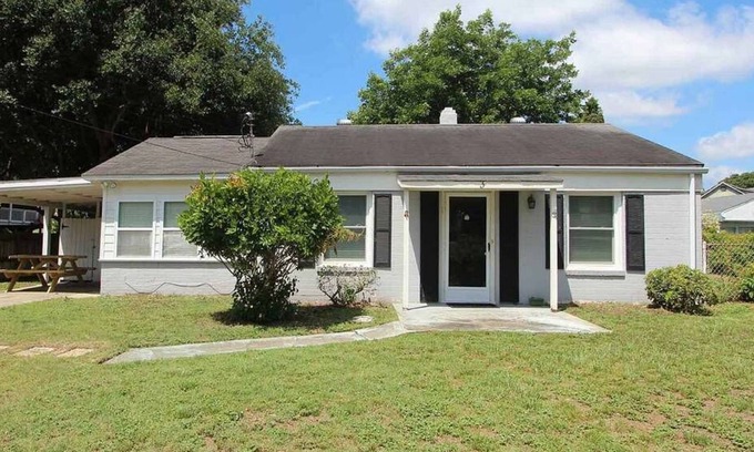 Isle of Palms House | Pet friendly with fenced yard, no stairs, walk to beach access, sleeps 6!