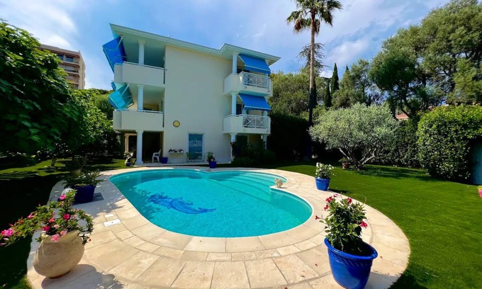 Juan-les-Pins Apartment | Petit Dauphin Studio Juan les Pins