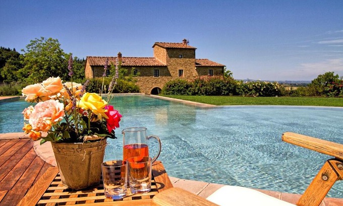Petrognano Villa | Petrognano Villa Sleeps 16 Pool Air Con WiFi