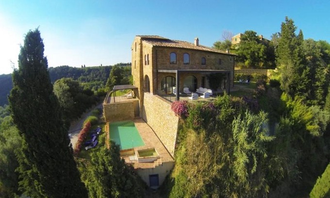 Petrognano Villa | Petrognano Villa Sleeps 16 Pool Air Con WiFi