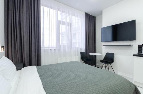 Kyiv Apartment | Petrovdom Apartments 14-3 in RC Diplomat Hall, Zhylianska 59