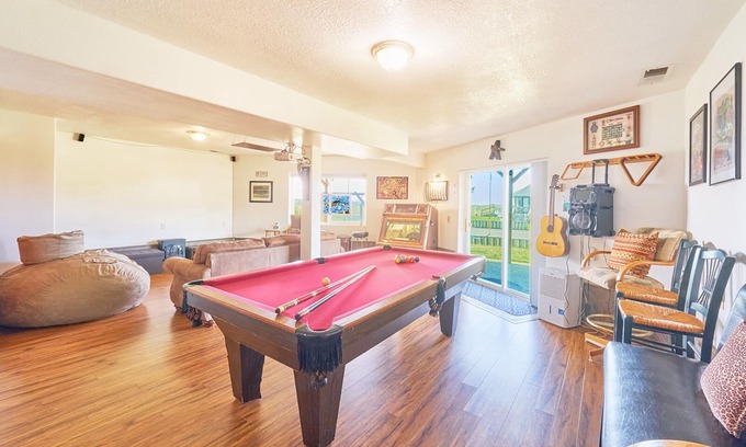 Ocean Park House | Pets Ok, AMAZING VIEWS, Pool Table, Rec Room (Owl)