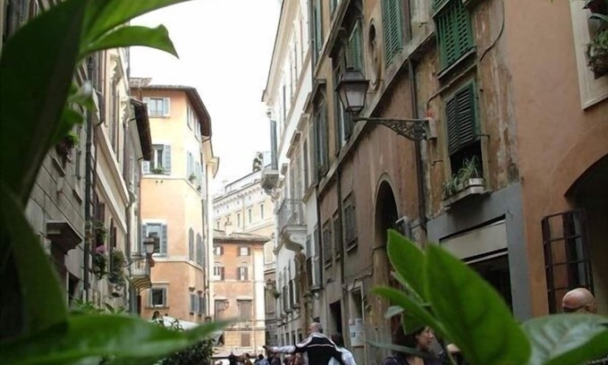 Rione VI Parione Apartment | PF Apartment 2 Bedroom- and you're in Piazza Navona CIN:IT058091C2SLMC5MBC