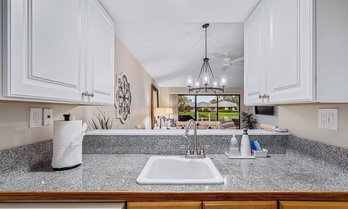 Palm Beach Gardens Cottage | PGA National Lakeview Cottage