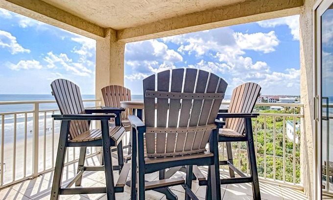 Cearra Del Ray Apartment | PH6A Palm House. Gorgeous beachfront condo