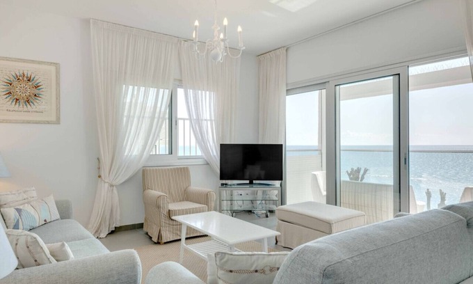 Potamos tis Germasogeias Apartment | Phaedrus Living: Beach Front Flat Kyma
