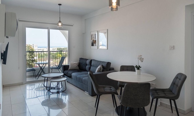 Old Town Apartment | Phaedrus Living: Golden Seaview Residence