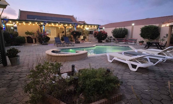 Alto Vista House | Phenomenal 2-bedroom house with AC in Noord