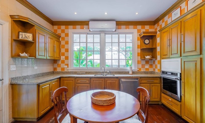 Ancon Apartment | Phenomenal 3BR House With Balcony in Ancon