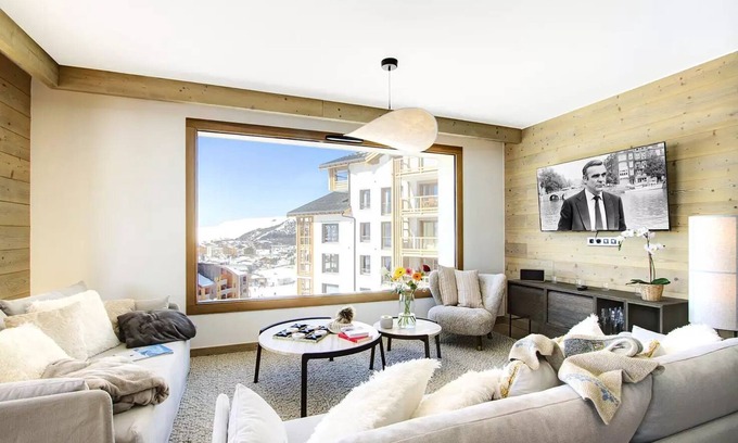 Bergers Apartment | PHOA23 Large apartment in residence with swimming pool at the foot of the slopes
