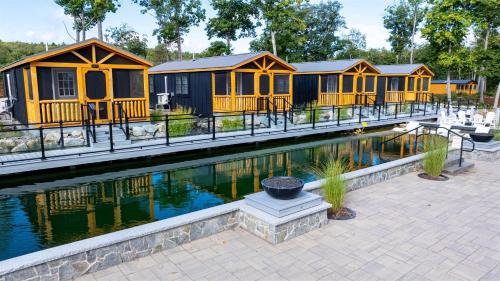 North Sebago Villa | PHOEBE LIMIT 3 cabin