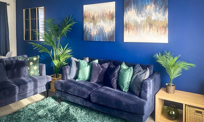 Luton House | Phoenix House - Lovely and Cosy 2-bedroom house with free parking