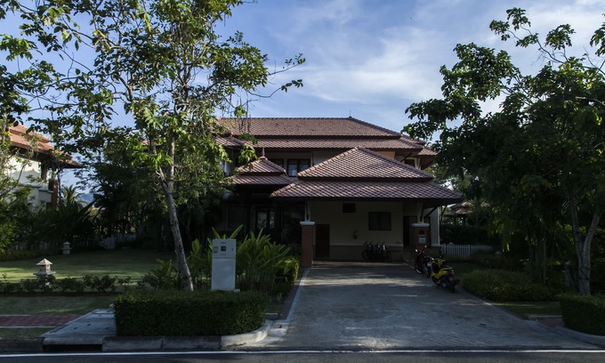 Choeng Thale Villa | Phuket private pool 4 bedrooms villa