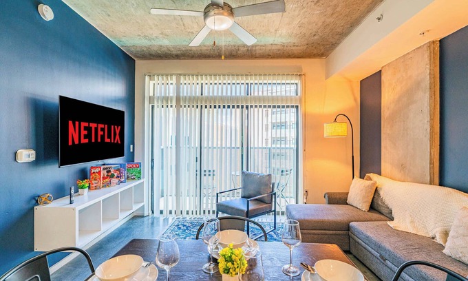 Evans Churchill Apartment | PHX Roosevelt with Gym + Pool + Free Parking + W/D