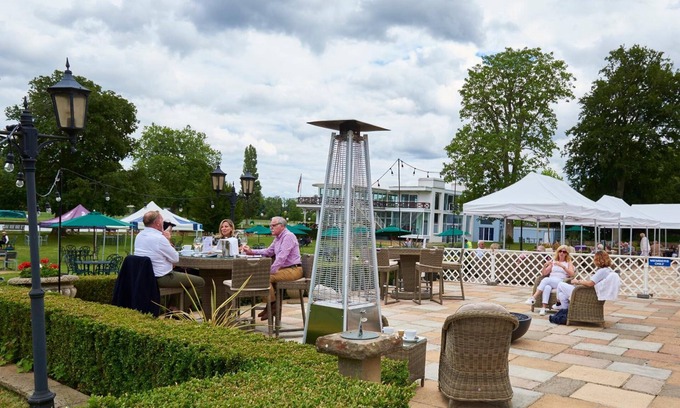 Henley-on-Thames House | Phyllis Court Members Club
