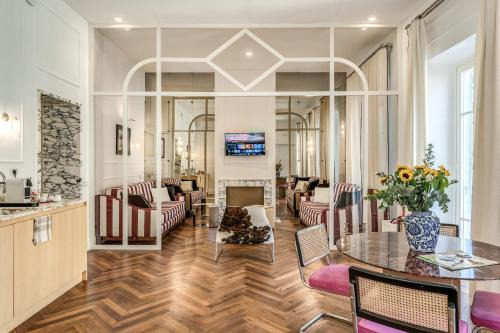 Rione II Trevi Apartment | Piazza Venezia Luxe Apartment