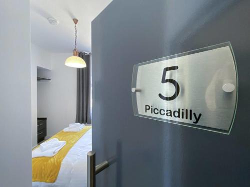 Plymouth Apartment | Piccadilly by Pureserviced