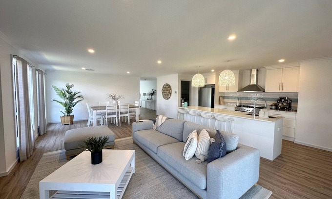 Waterhouse House | Picketts of Robe - Brand new build centrally located and near golf course