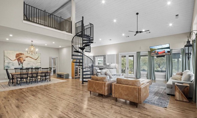 Marble Falls House | Pickleball court on 5-acres, spacious house