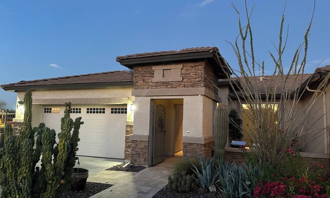 Maricopa County House | Pickleball Paradise in CantaMia steps away from the Clubhouse Pool!