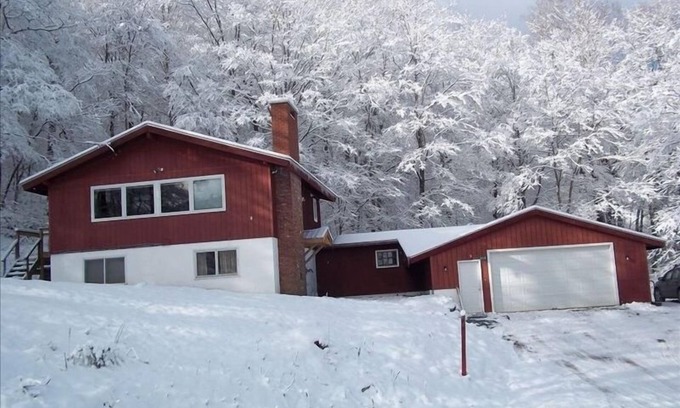 Killington House | Pico Mountain Resort Ski Chalet, Ski-on/Ski-Off, 4BR/2BA