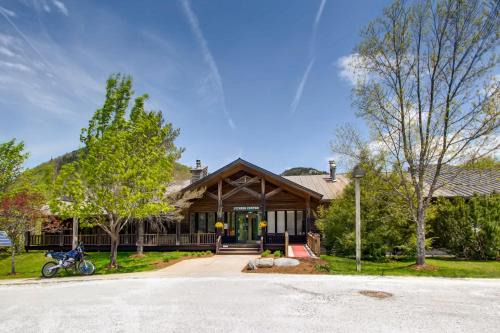 Killington Apartment | Pico Village Resort D209 Brought to you by GetAway Vacations