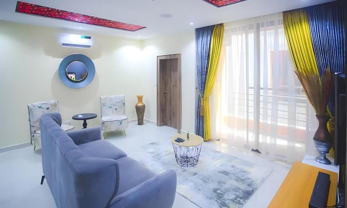 Lagos Mainland Apartment | Picturesque 3-bedroom Apartment in Yaba