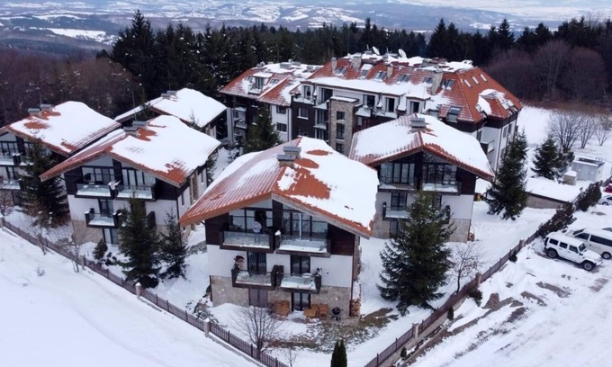 Maritsa Apartment | Picturesque Apartment in beautiful setting with Mountain and Ski Slope Views