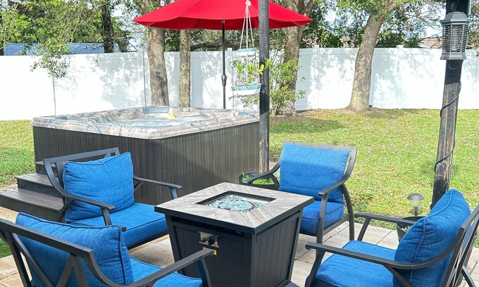 Port Saint Lucie House | Piece of Paradise 4 BR w/Gym, Jacuzzi, & Theater!