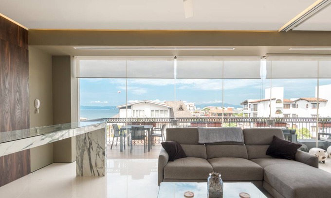 Romantic Zone Apartment | Pier 57-601 - Chic 1 bed 2 bath Best Ocean Views Zona Roman