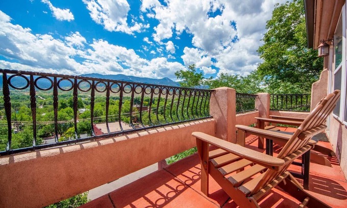 Colorado Springs House | Pike's Peak Villa ~Old Downtown Shopping ~ Views ~ Perfect Location