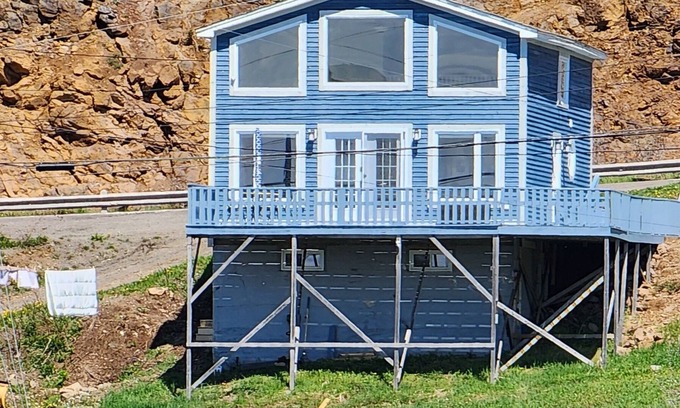 Pilley's Island House | Pilley's Perch - Entire home in Pilley's Island, Canada. Beautiful Ocean View