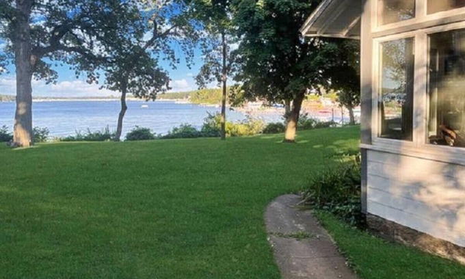 Arnolds Park House | Pillsbury Point Cottage on West Lake Okoboji