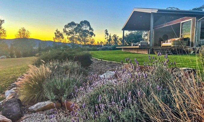 Broke House | Pindara - Modern, 5 bedroom house with fabulous valley views!