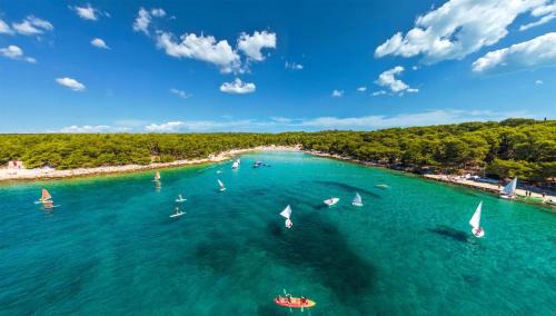 Pakostane Resort | Pine Beach Pakostane - All Inclusive light