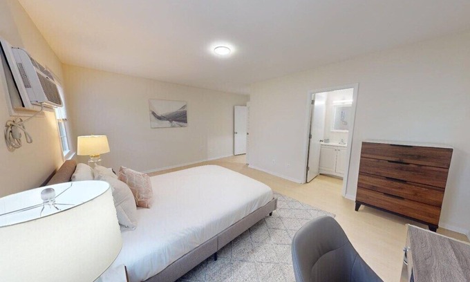 Newark Apartment | Pine Brook Apartments: Luxurious living in a stunning wooded setting