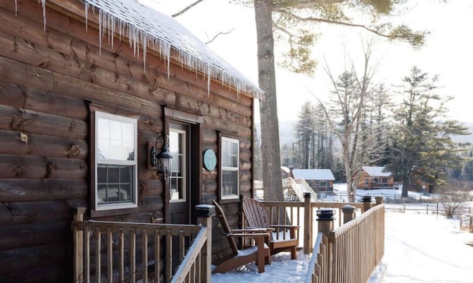 Bethlehem Cabin | Pine Cabin: Lakeside Log Cabin Escape
