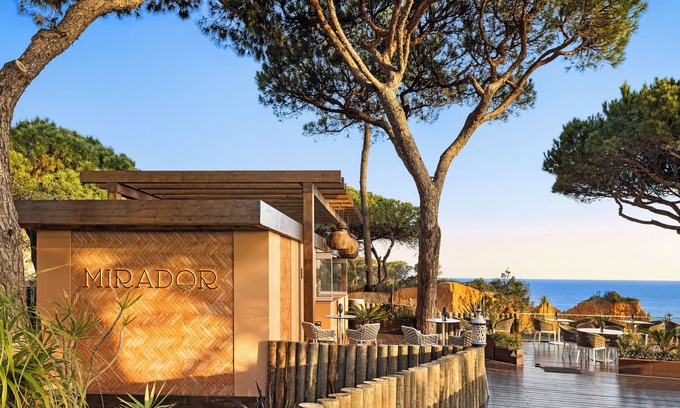 Olhos D'Agua Hotel | Pine Cliffs Suites