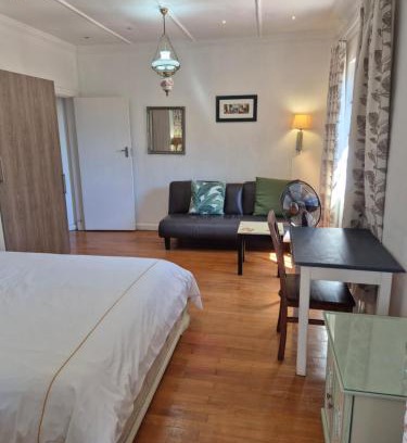 Pinelands Apartment | Pine House - self-catering