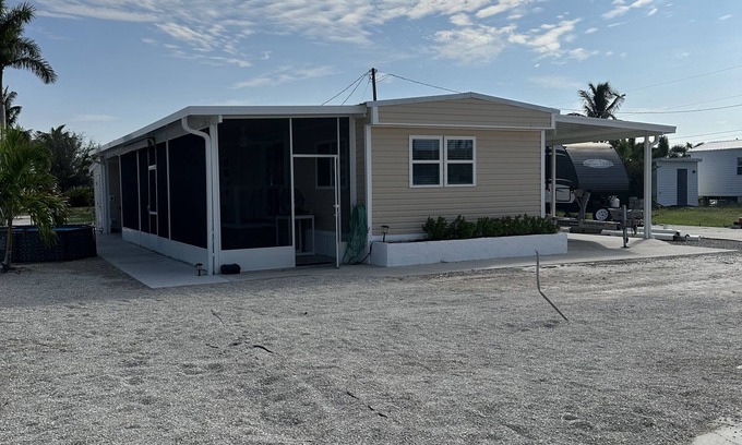Flamingo Bay House | Pine Island Retreat 2/2 on Canal!!