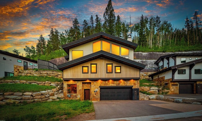 Vail House | Pine & Peak/Vail Slopeside Stargazing Deck
