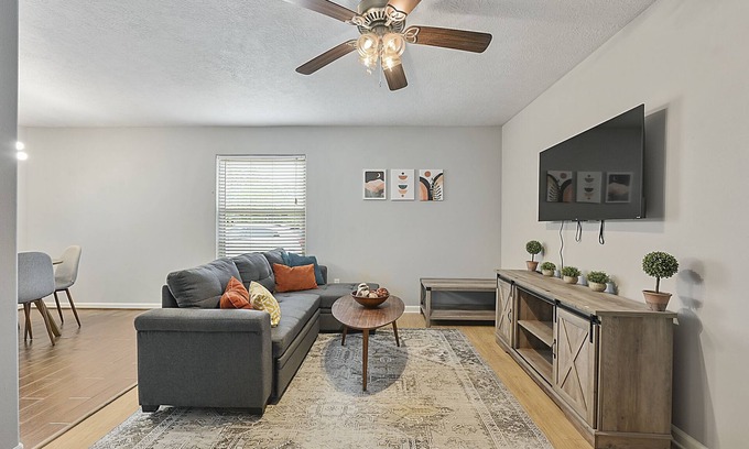 College Station Apartment | Pine Ridge sQuad - A - 2Br/1Ba, Pet Friendly & minutes from A&M!
